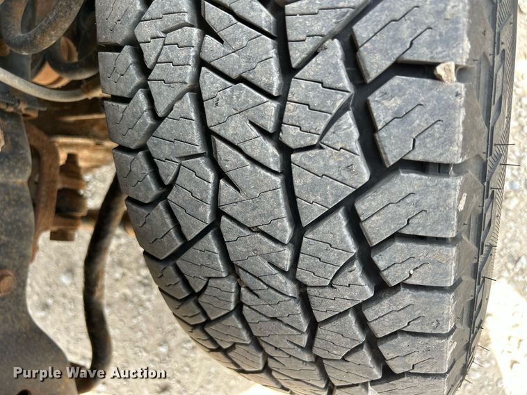 image for item DQ0924 2015 Ford  F350 Super Duty XL  Ext. Cab utility bed pickup truck