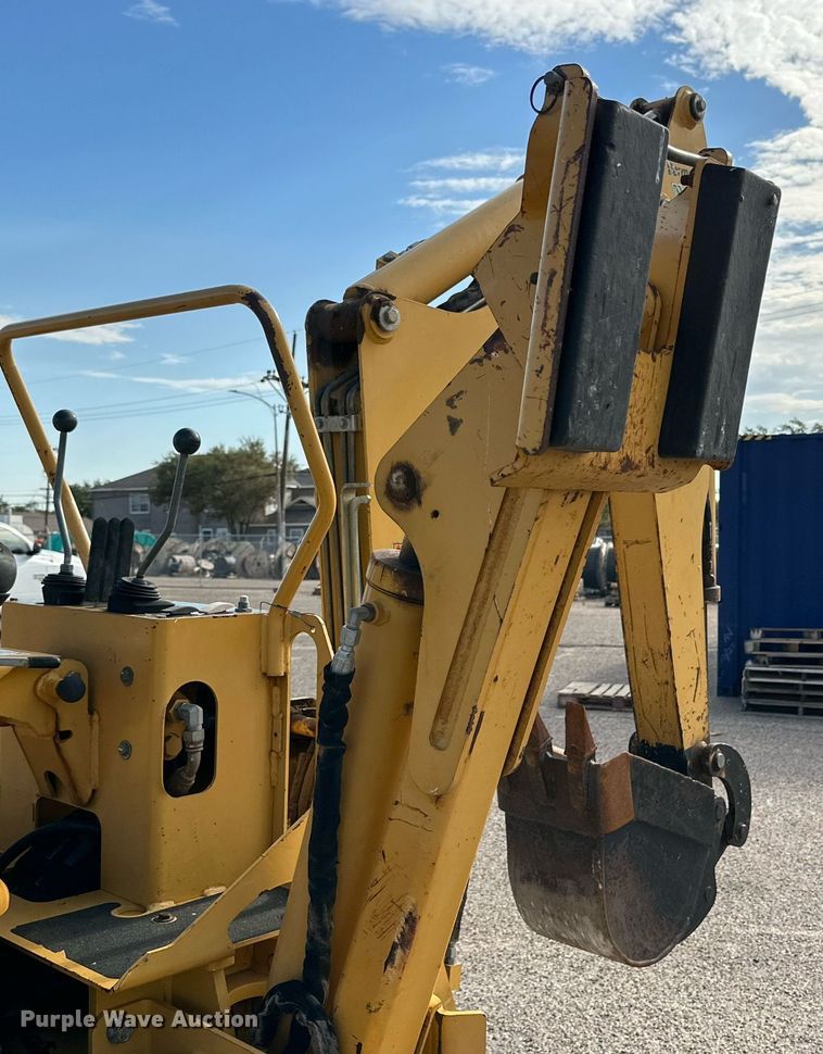 image for item DQ1368 2009 Vermeer RTX750  trencher