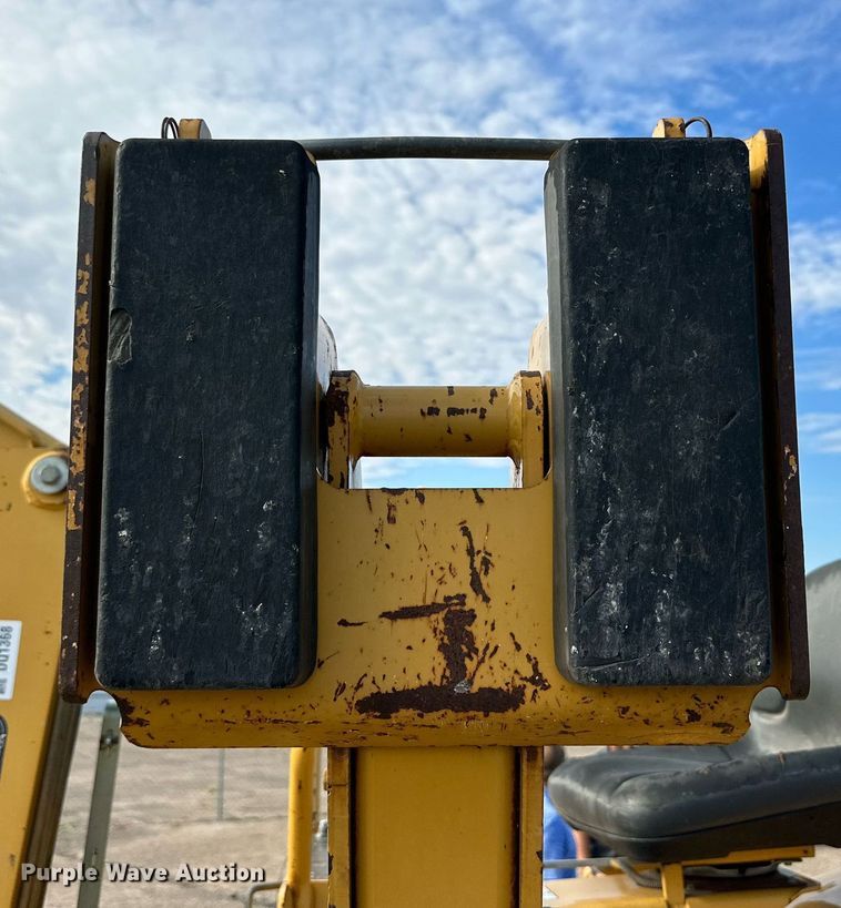 image for item DQ1368 2009 Vermeer RTX750  trencher