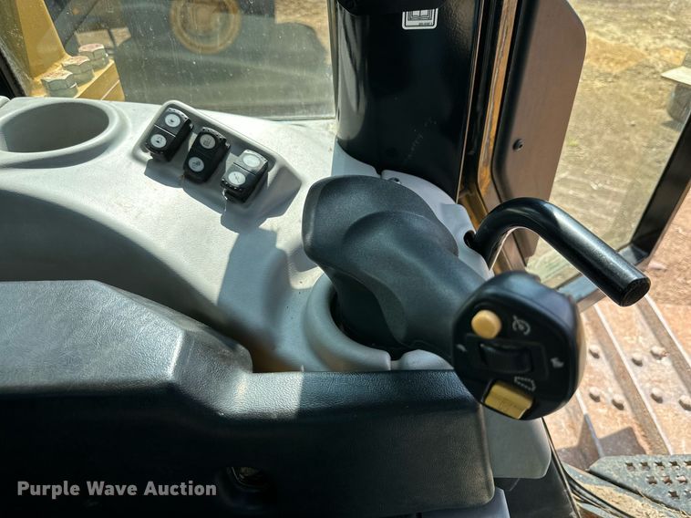 image for item DQ1376 2015 Caterpillar D6N XL  dozer