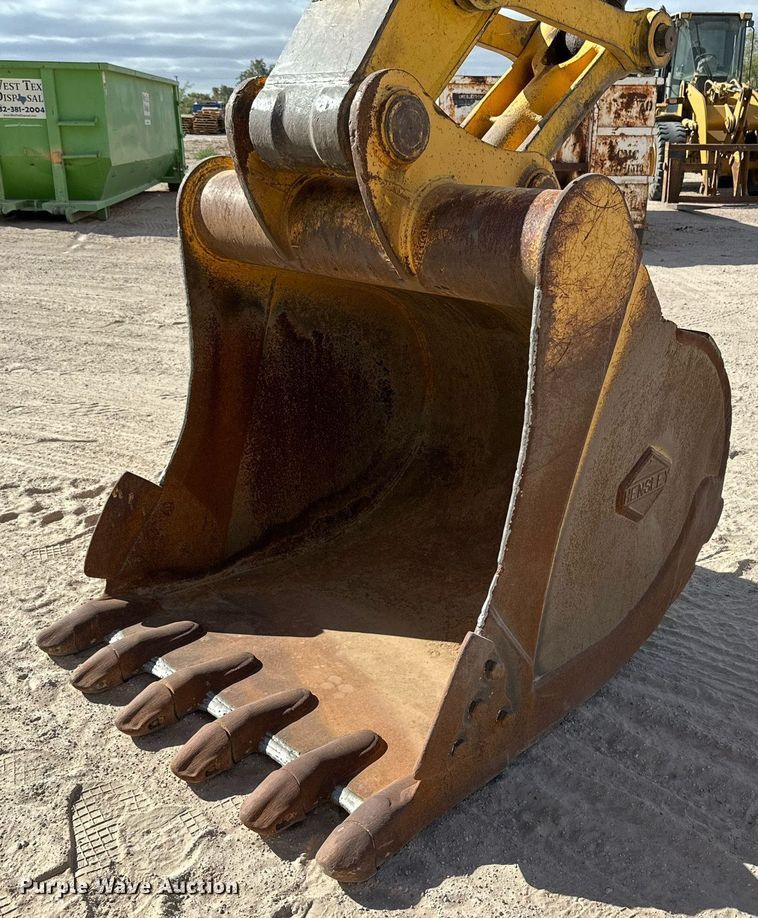 image for item DQ1379 2007 Komatsu PC200LC-8  excavator