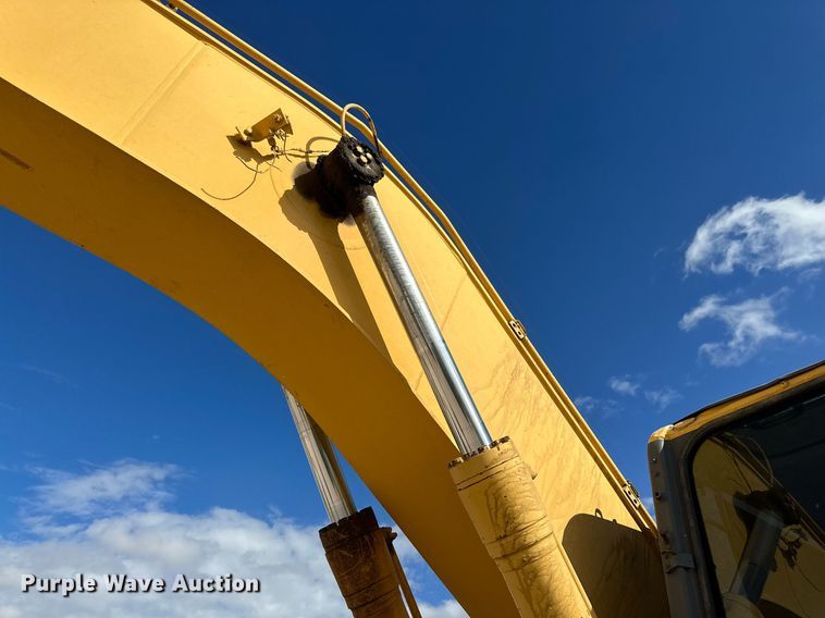 image for item DQ1379 2007 Komatsu PC200LC-8  excavator