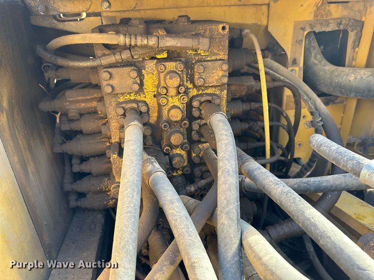 image for item DQ1379 2007 Komatsu PC200LC-8  excavator