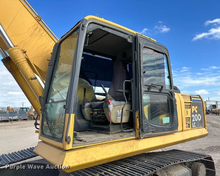 image for item DQ1379 2007 Komatsu PC200LC-8  excavator