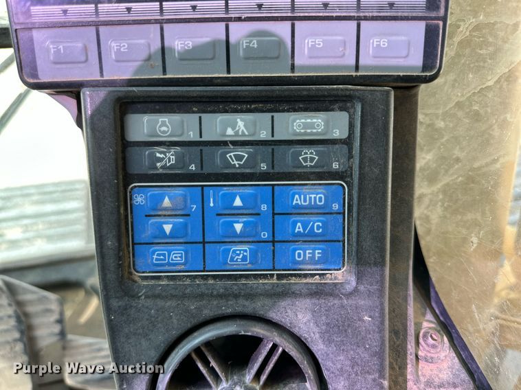 image for item DQ1379 2007 Komatsu PC200LC-8  excavator