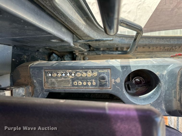 image for item DQ1379 2007 Komatsu PC200LC-8  excavator