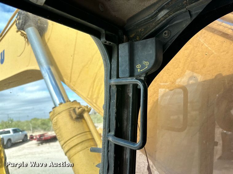 image for item DQ1379 2007 Komatsu PC200LC-8  excavator