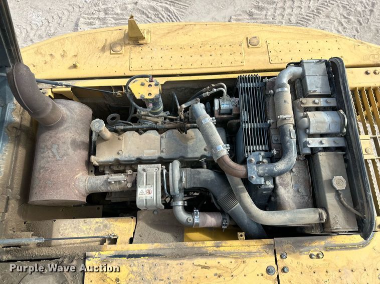 image for item DQ1379 2007 Komatsu PC200LC-8  excavator