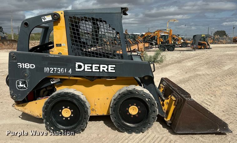 image for item DQ1380 2014 John Deere 318D  skid steer loader