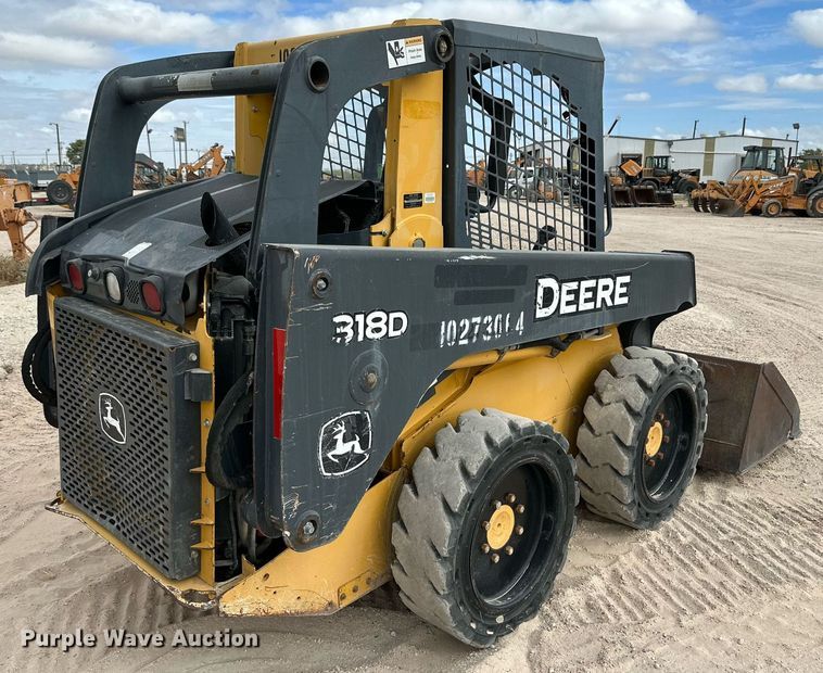 image for item DQ1380 2014 John Deere 318D  skid steer loader