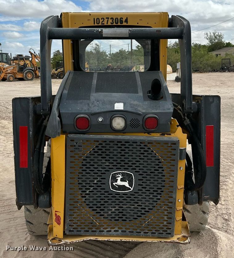 image for item DQ1380 2014 John Deere 318D  skid steer loader