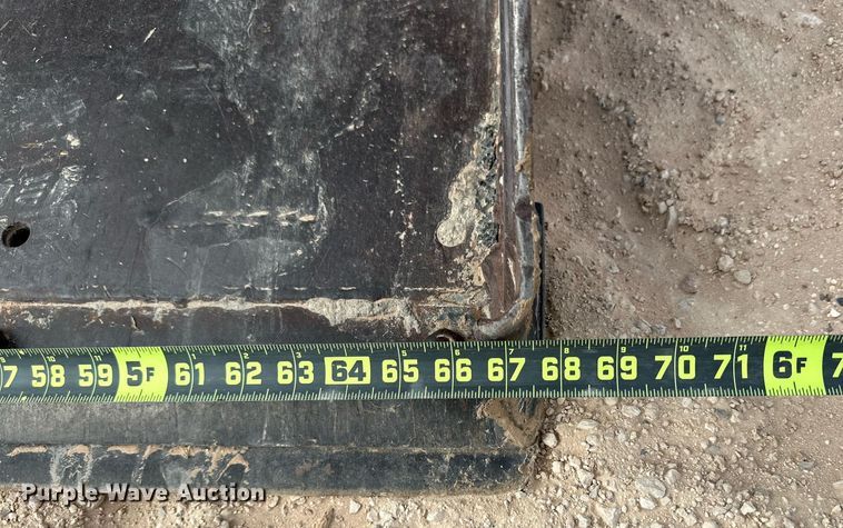 image for item DQ1380 2014 John Deere 318D  skid steer loader