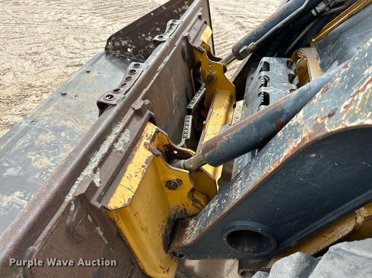 image for item DQ1380 2014 John Deere 318D  skid steer loader