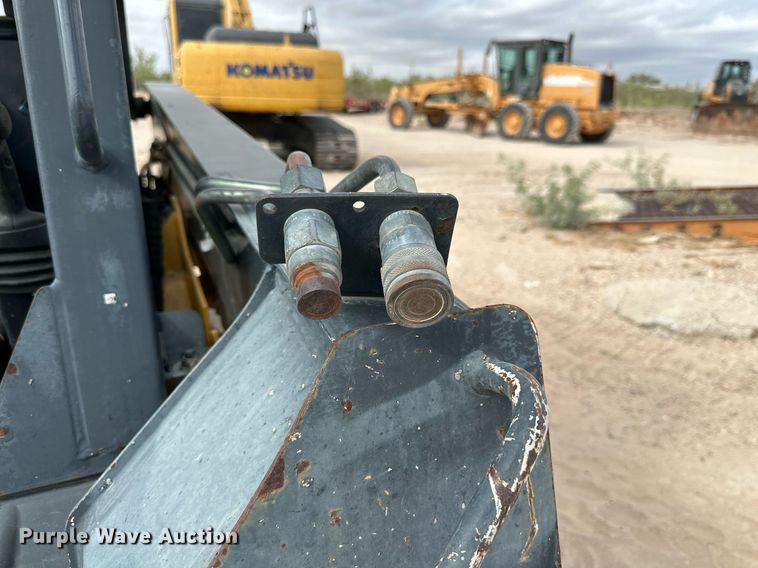 image for item DQ1380 2014 John Deere 318D  skid steer loader