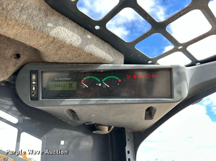 image for item DQ1380 2014 John Deere 318D  skid steer loader