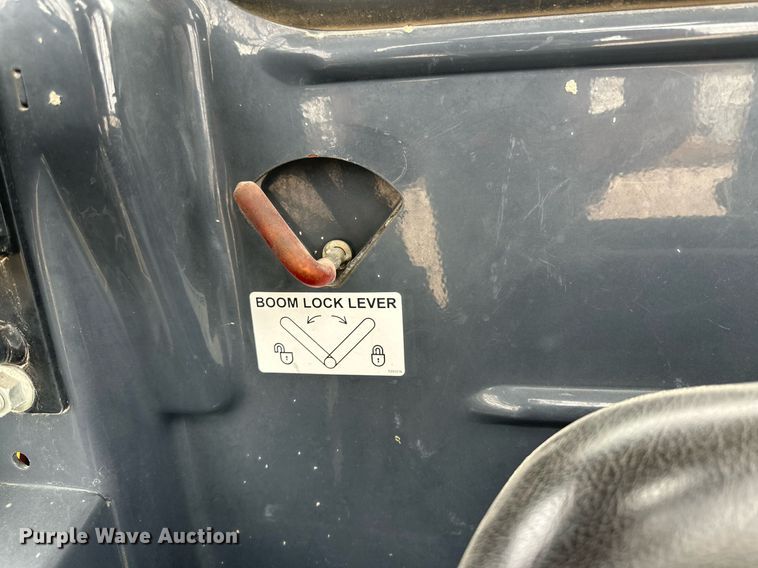 image for item DQ1380 2014 John Deere 318D  skid steer loader