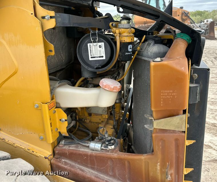image for item DQ1380 2014 John Deere 318D  skid steer loader