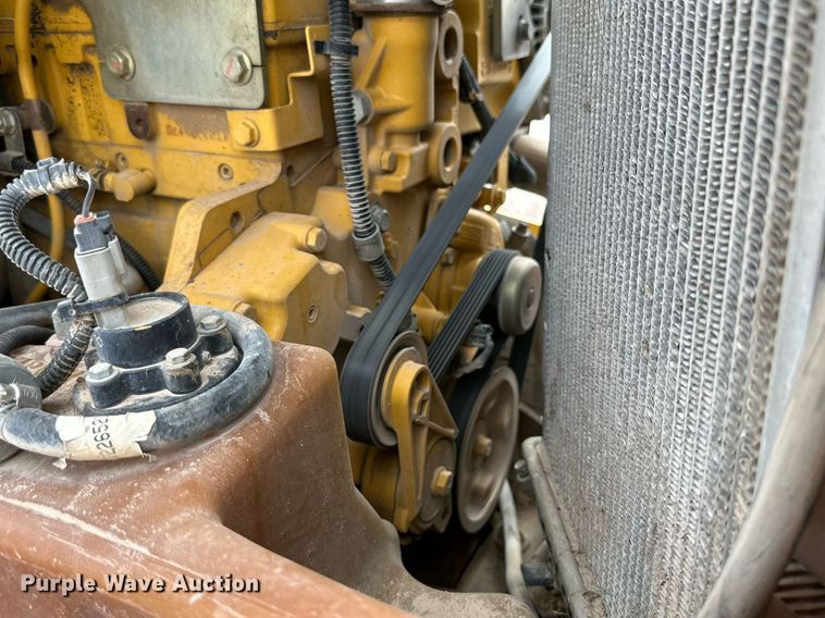 image for item DQ1380 2014 John Deere 318D  skid steer loader