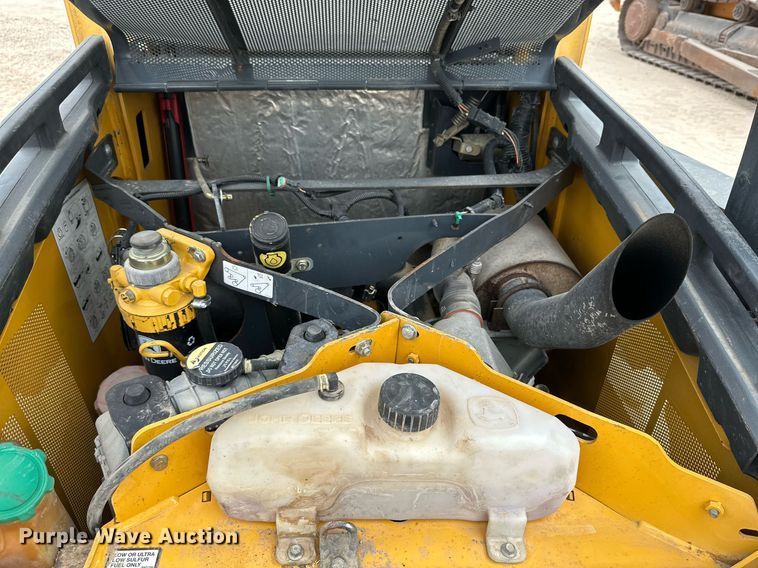 image for item DQ1380 2014 John Deere 318D  skid steer loader