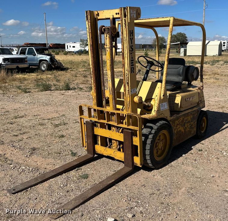 image for item DQ1385 Hyster 40  forklift