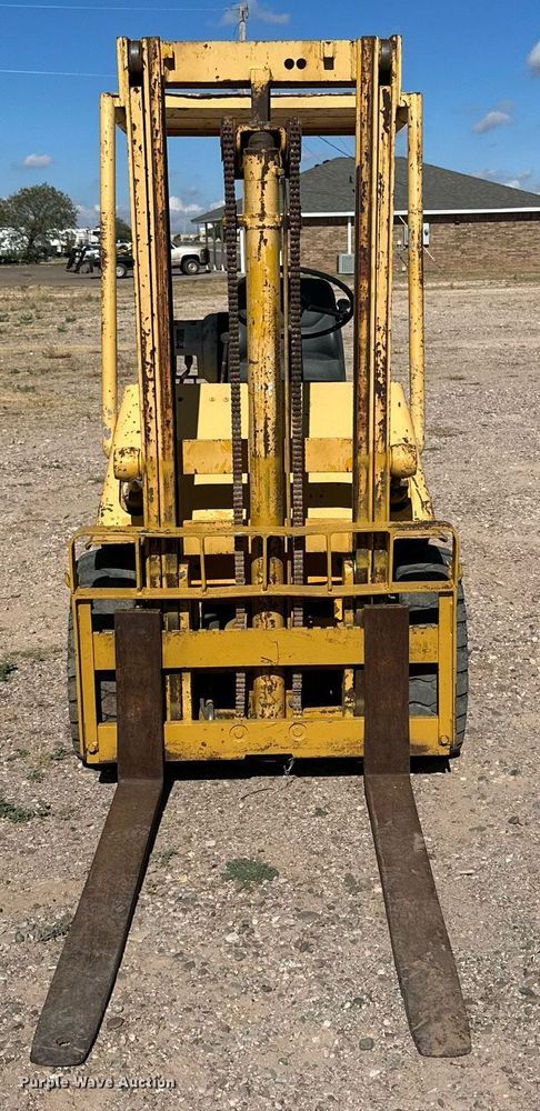 image for item DQ1385 Hyster 40  forklift
