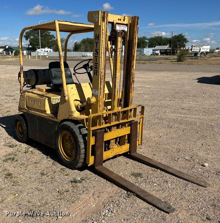 image for item DQ1385 Hyster 40  forklift