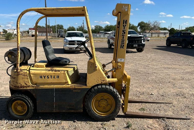 image for item DQ1385 Hyster 40  forklift