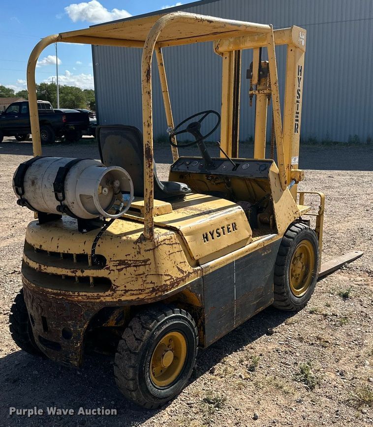 image for item DQ1385 Hyster 40  forklift