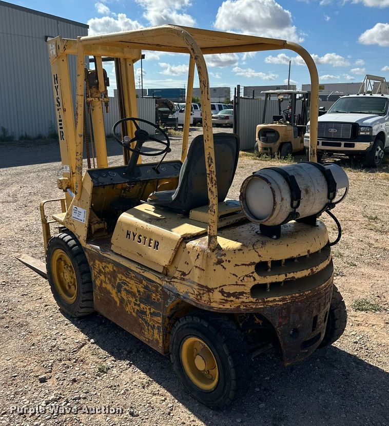 image for item DQ1385 Hyster 40  forklift