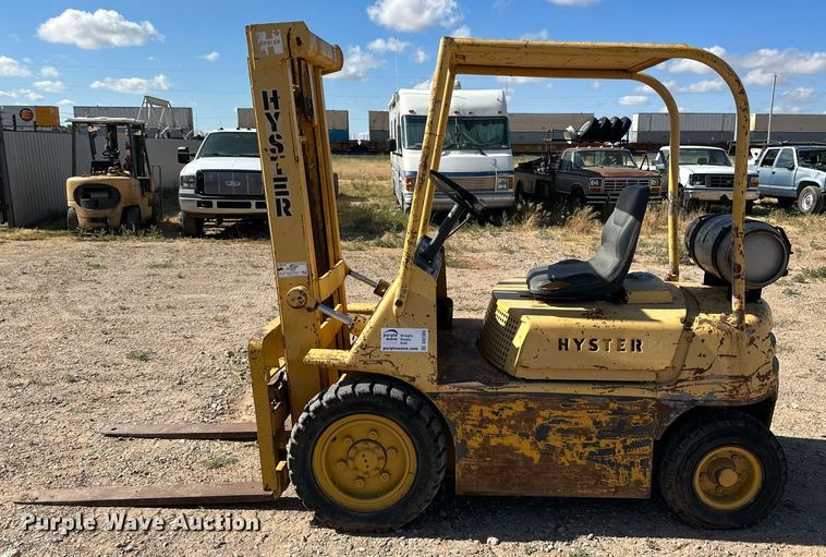 image for item DQ1385 Hyster 40  forklift