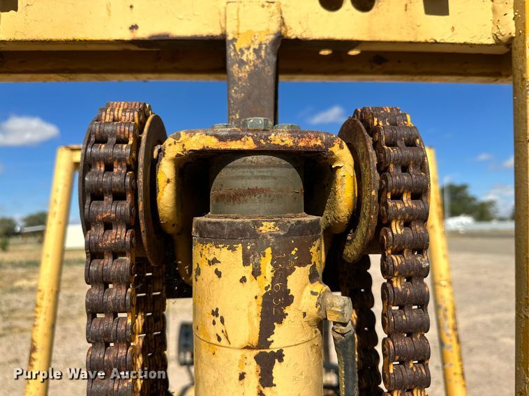 image for item DQ1385 Hyster 40  forklift