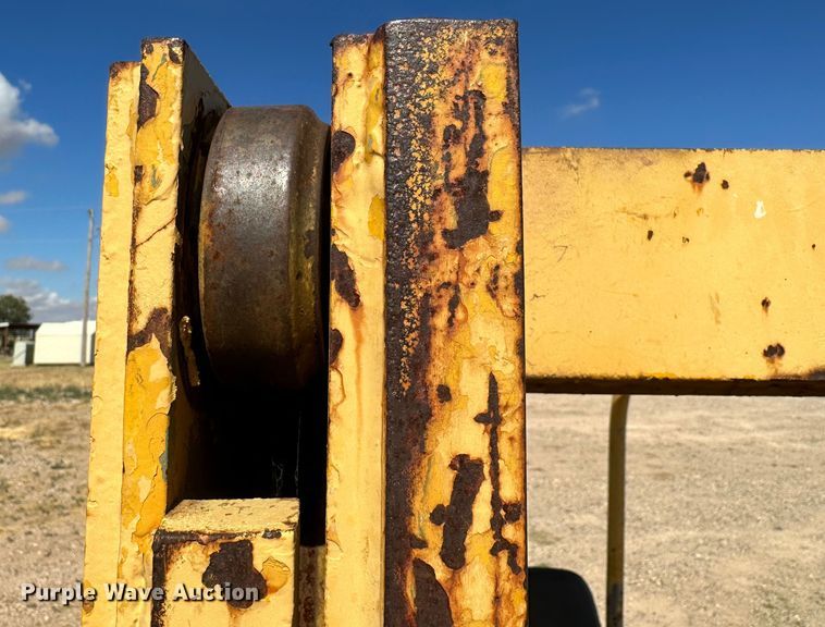 image for item DQ1385 Hyster 40  forklift