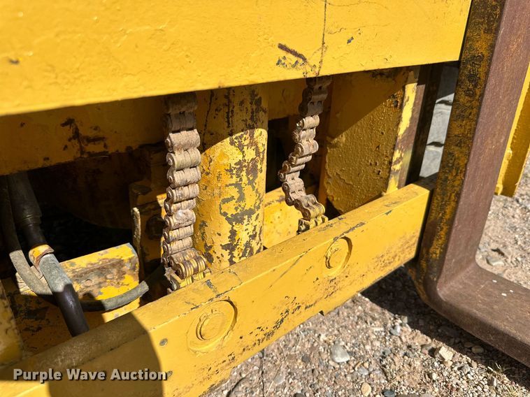 image for item DQ1385 Hyster 40  forklift