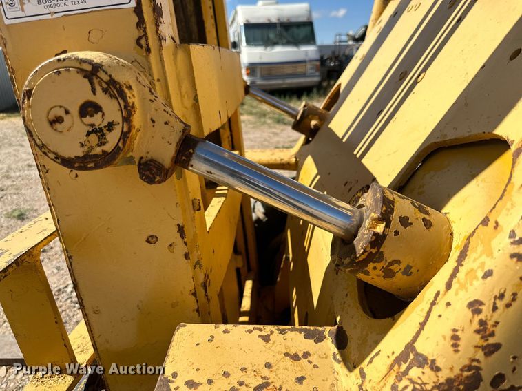 image for item DQ1385 Hyster 40  forklift