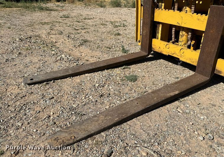 image for item DQ1385 Hyster 40  forklift