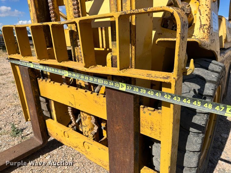 image for item DQ1385 Hyster 40  forklift