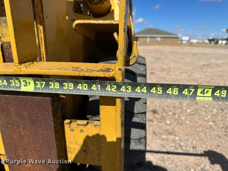 image for item DQ1385 Hyster 40  forklift