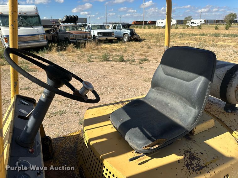 image for item DQ1385 Hyster 40  forklift