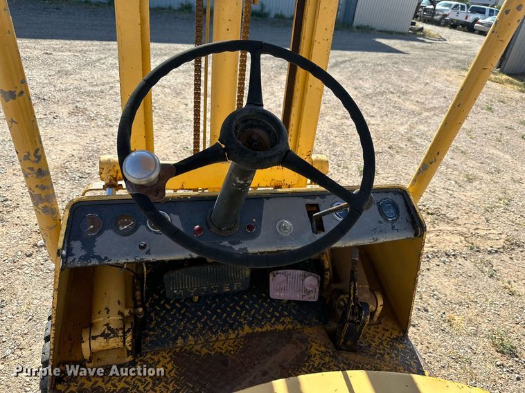 image for item DQ1385 Hyster 40  forklift