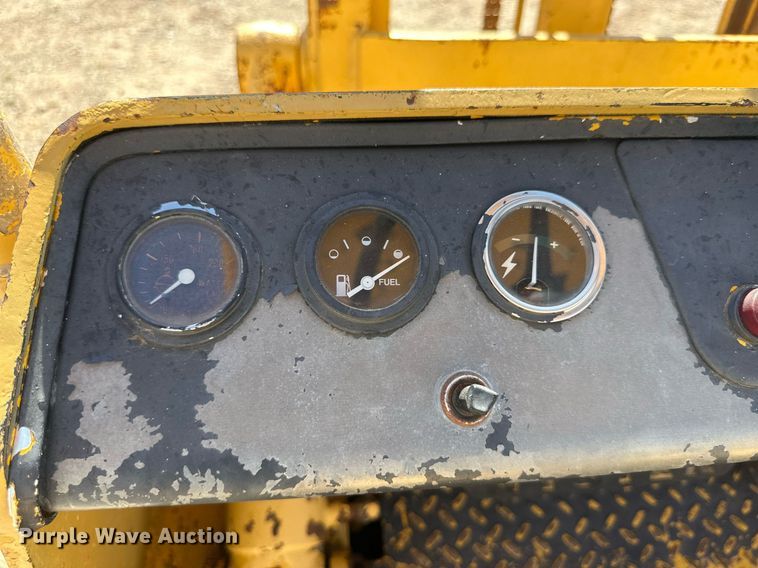 image for item DQ1385 Hyster 40  forklift