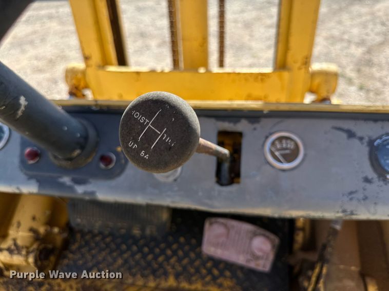 image for item DQ1385 Hyster 40  forklift