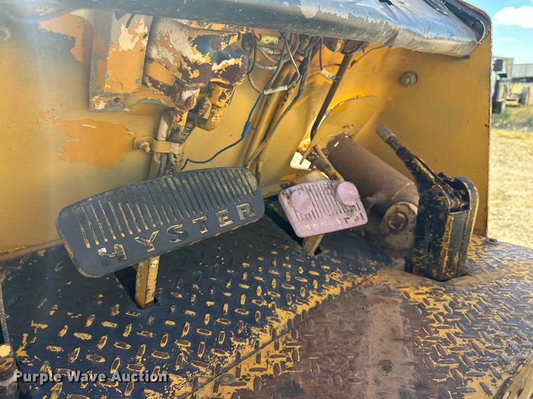 image for item DQ1385 Hyster 40  forklift