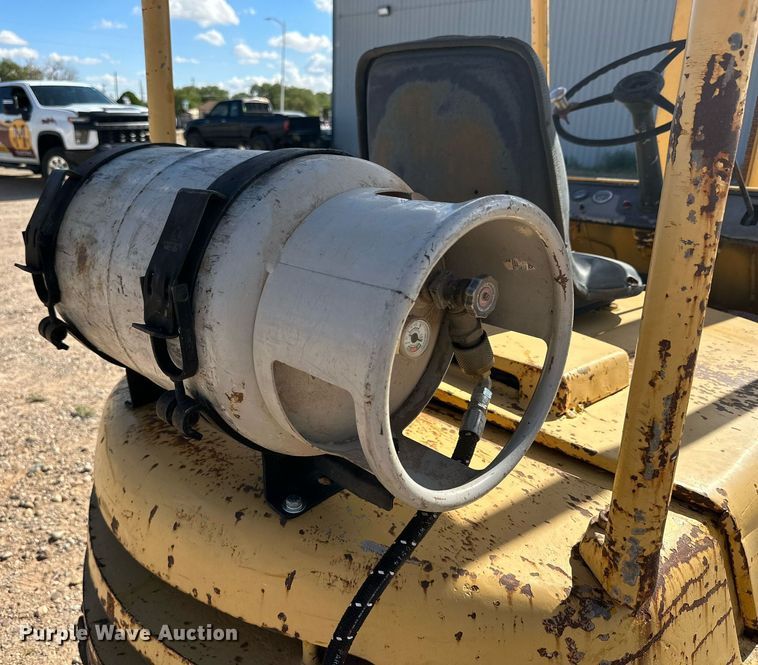 image for item DQ1385 Hyster 40  forklift