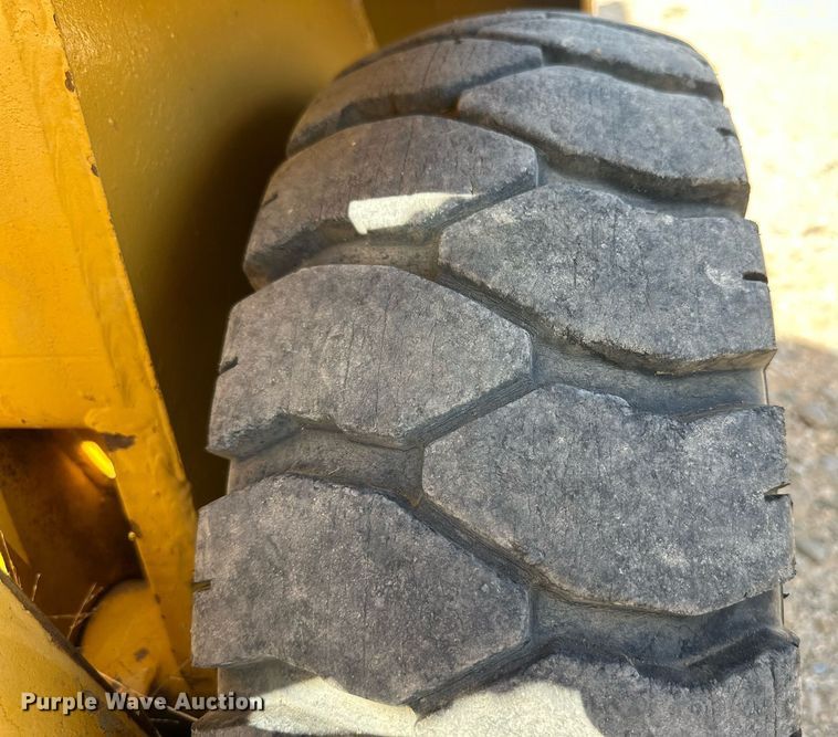 image for item DQ1385 Hyster 40  forklift