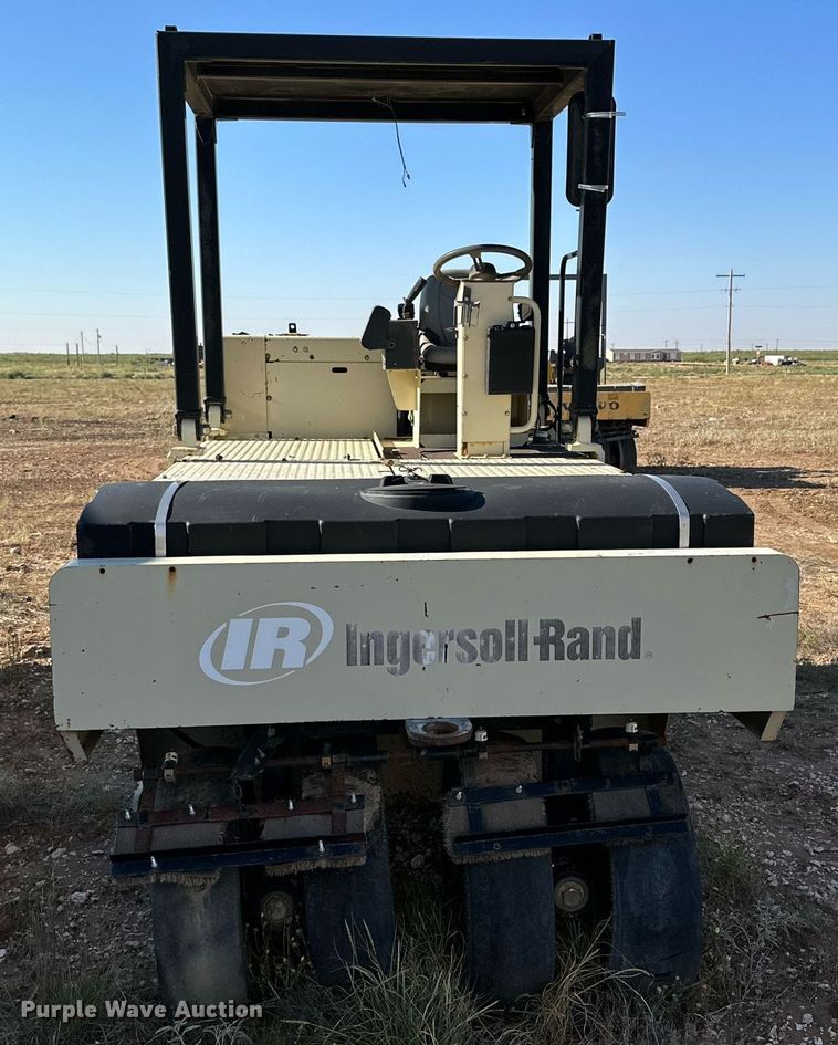 image for item DQ1411 2006 Ingersoll Rand PT125R  pneumatic roller