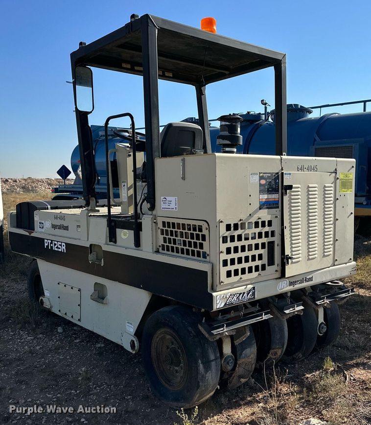 image for item DQ1411 2006 Ingersoll Rand PT125R  pneumatic roller