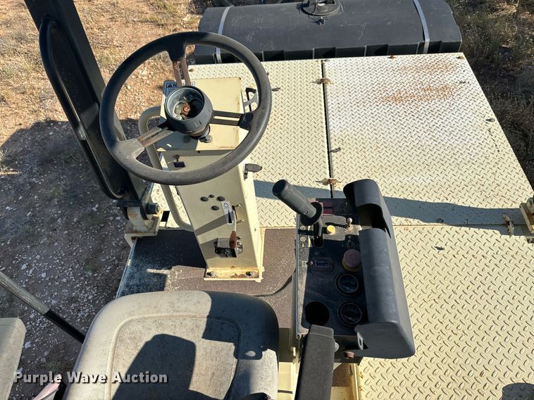 image for item DQ1411 2006 Ingersoll Rand PT125R  pneumatic roller