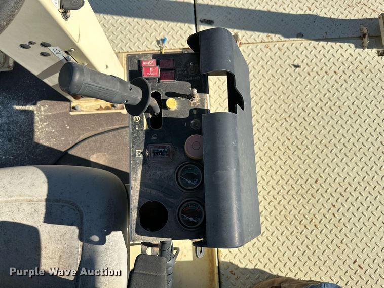 image for item DQ1411 2006 Ingersoll Rand PT125R  pneumatic roller