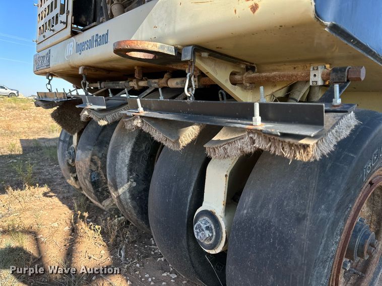 image for item DQ1411 2006 Ingersoll Rand PT125R  pneumatic roller