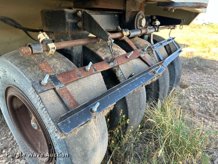 image for item DQ1411 2006 Ingersoll Rand PT125R  pneumatic roller